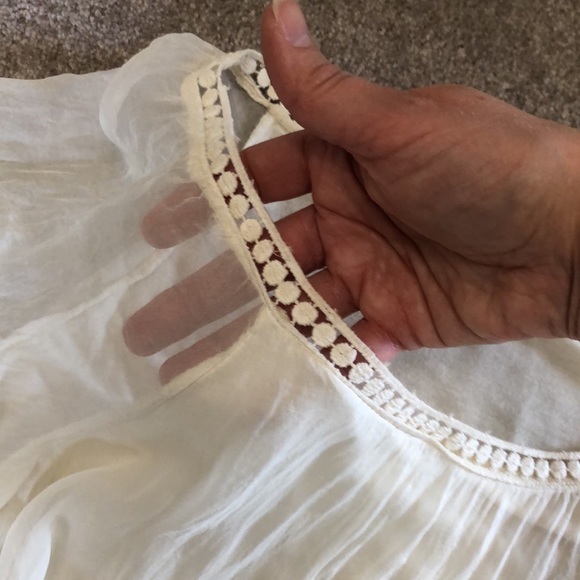 Piazza Del Tempio | 100% Silk Embroidered Italian Blouse - Picture 7 of 13